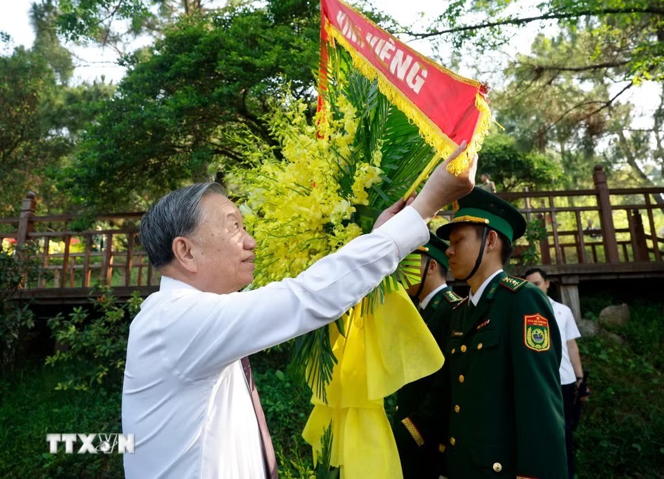 Tổng Bí thư, Chủ tịch nước dâng hương tưởng niệm Đại tướng Võ Nguyên Giáp
