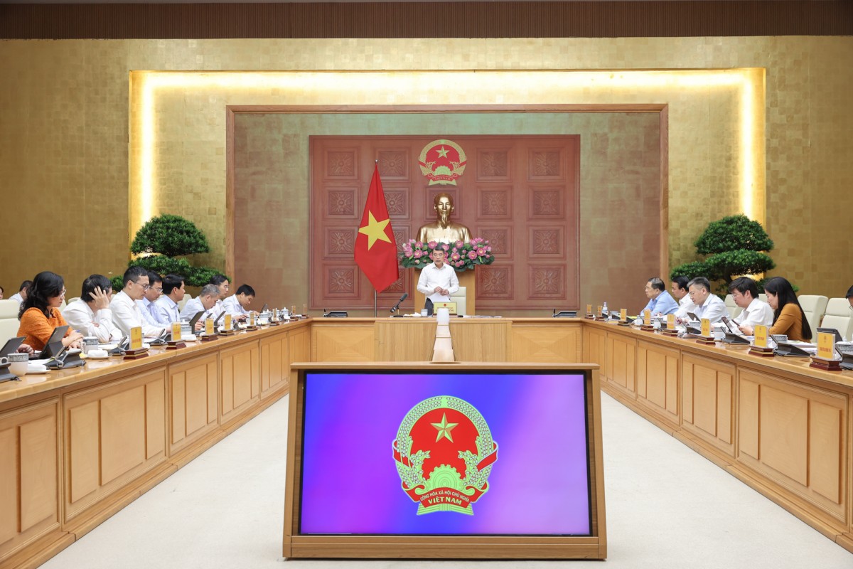 Thủ tướng Chính phủ Lê Minh Hưng chủ trì cuộc làm việc với Ngân hàng Nhà nước. Ảnh: VGP.