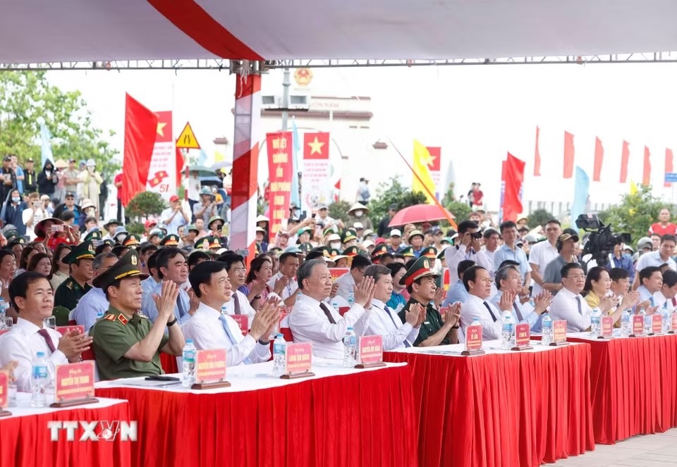 Tổng Bí thư, Chủ tịch nước dự Lễ Thượng cờ 'Thống nhất non sông'