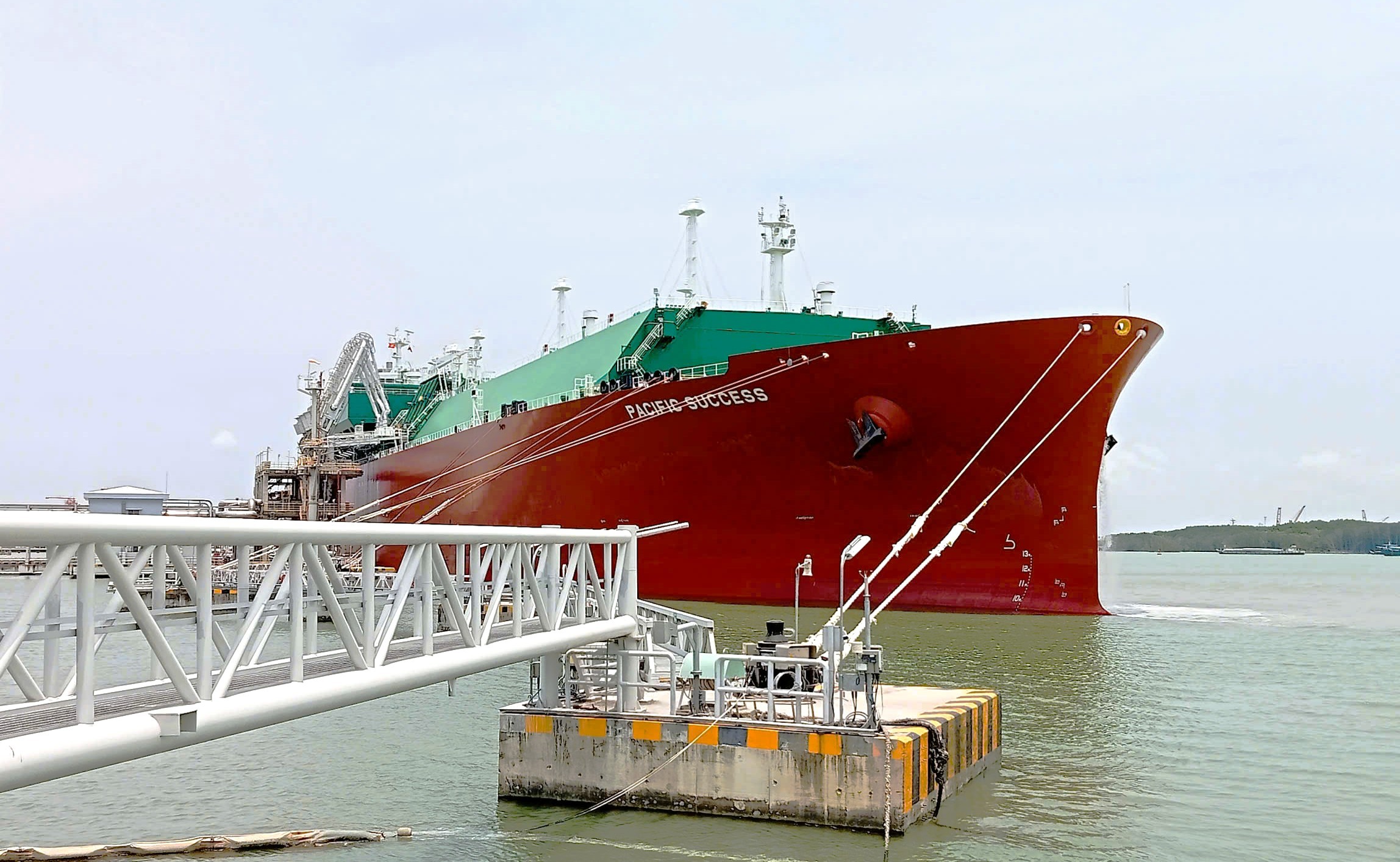 PV GAS nhập khẩu gần 120.000 tấn LNG, LPG trước thềm nghỉ lễ