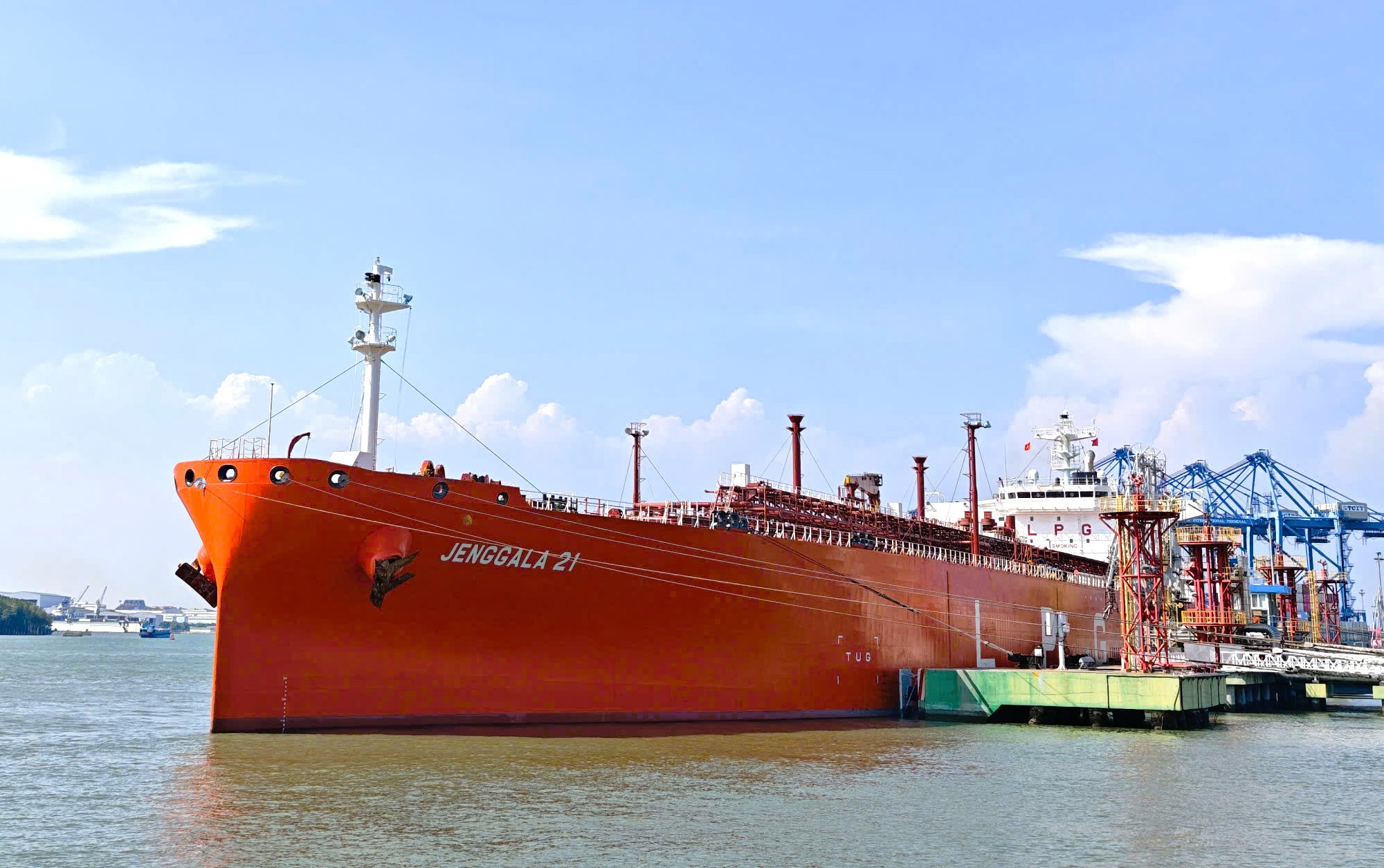 PV GAS nhập khẩu gần 120.000 tấn LNG, LPG trước thềm nghỉ lễ