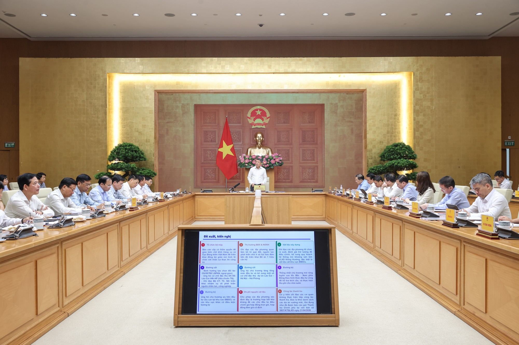 Thủ tướng Chính phủ Lê Minh Hưng chủ trì cuộc họp về tình hình thực hiện nhiệm vụ từ đầu năm 2026 đến nay, phương hướng nhiệm vụ trọng tâm thời gian tới của Bộ Xây dựng - Ảnh: VGP/Nhật Bắc