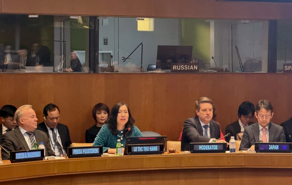 Thứ trưởng Lê Thị Thu Hằng phát biểu khai mạc Tọa đàm. Ảnh: BNG