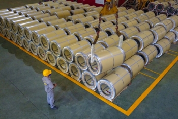 Lợi nhuận Hoa Sen giảm sâu, gia tăng vay nợ