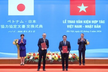 Việt Nam - Nhật Bản trao nhiều văn kiện hợp tác