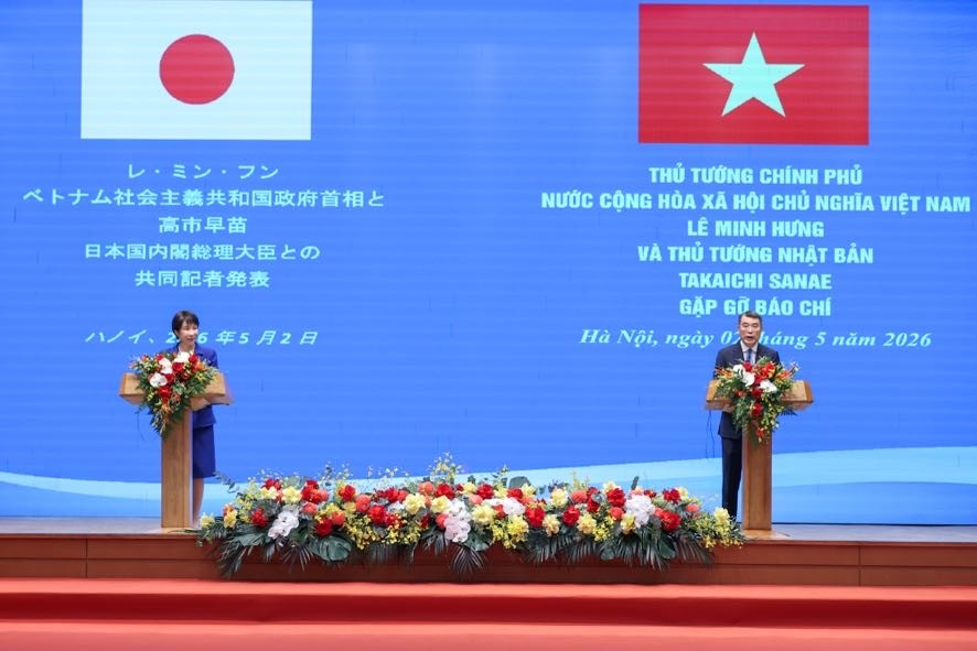 Thủ tướng Chính phủ Lê Minh Hưng và Thủ tướng Nhật Bản Takaichi Sanae gặp gỡ báo chí thông báo kết quả hội đàm - Ảnh: VGP