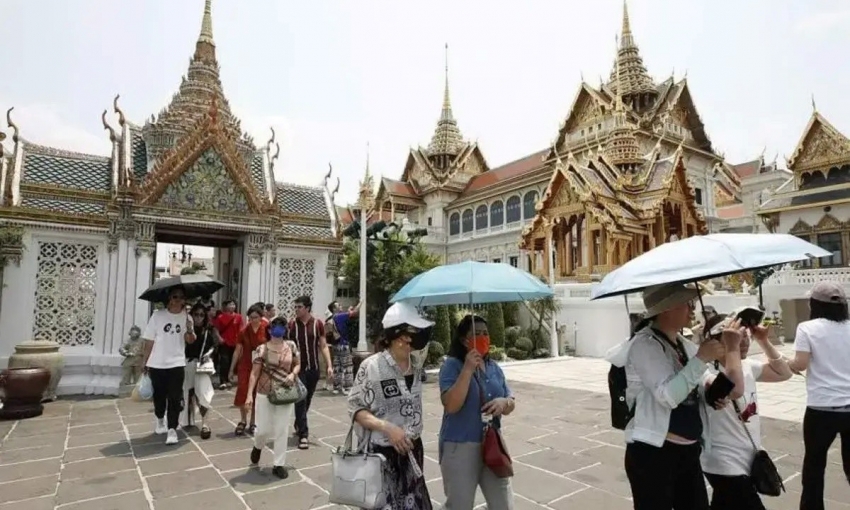Bangkok phát cảnh báo 'cực kỳ nguy hiểm' khi chỉ số nhiệt vượt 52°C