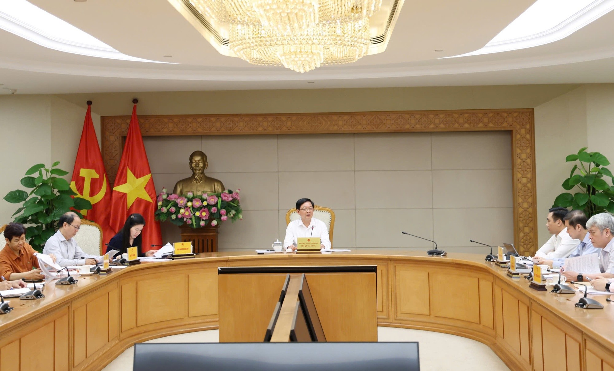 Phó Thủ tướng Hồ Quốc Dũng chủ trì cuộc họp. Nguồn: VGP.