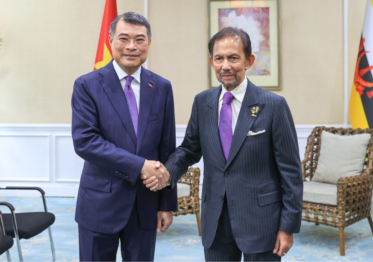 Thủ tướng Lê Minh Hưng tiếp xúc song phương bên lề Cấp cao ASEAN 48