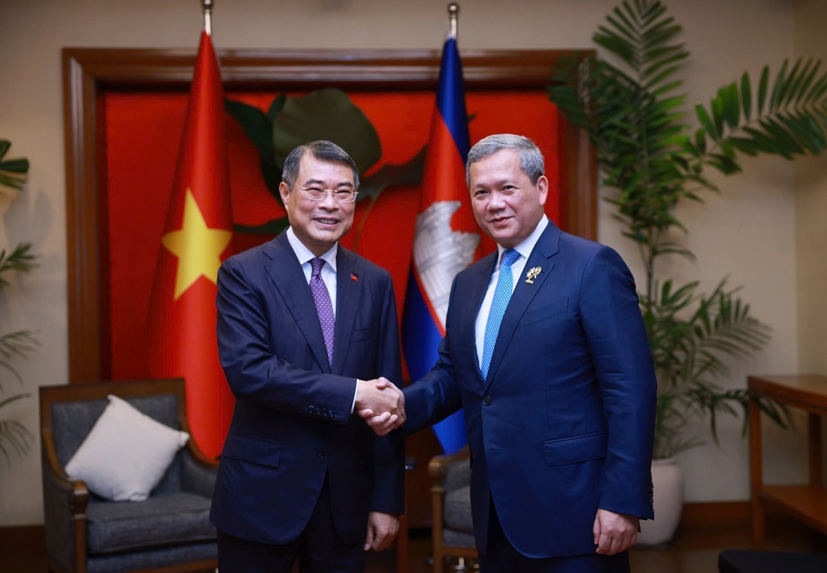 Thủ tướng Lê Minh Hưng tiếp xúc song phương bên lề Cấp cao ASEAN 48