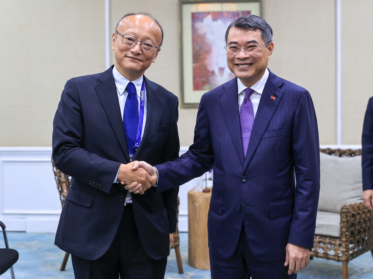Thủ tướng Lê Minh Hưng tiếp xúc song phương bên lề Cấp cao ASEAN 48