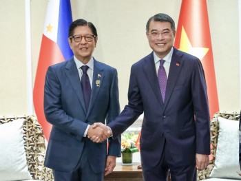 Thủ tướng Lê Minh Hưng tiếp xúc song phương bên lề Cấp cao ASEAN 48