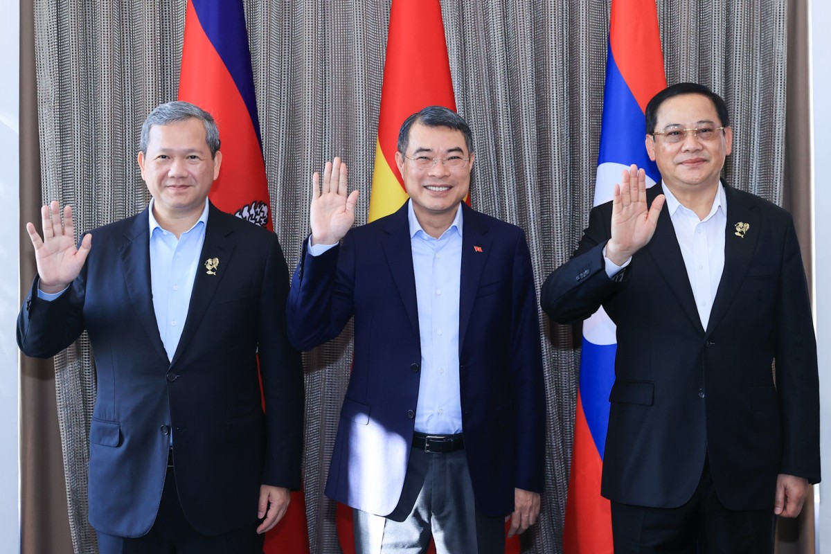 Thủ tướng Việt Nam - Campuchia - Lào gặp bên lề cấp cao ASEAN