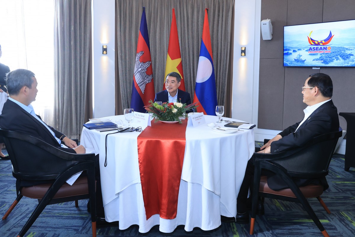 Thủ tướng Việt Nam - Campuchia - Lào gặp bên lề cấp cao ASEAN