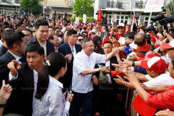 Cựu Thủ tướng Thái Lan Thaksin ra tù trước thời hạn