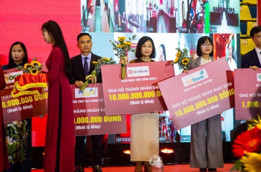 SeABank ủng hộ 10 tỷ đồng hưởng ứng Tháng Nhân đạo năm 2026