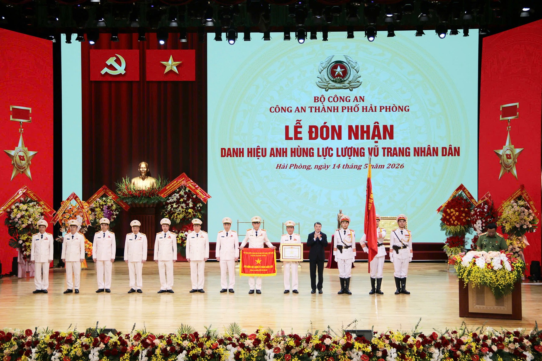 Thủ tướng Lê Minh Hưng trao Danh hiệu Anh hùng Lực lượng vũ trang nhân dân tặng Công an thành phố Hải Phòng. Ảnh: An ninh Hải Phòng.