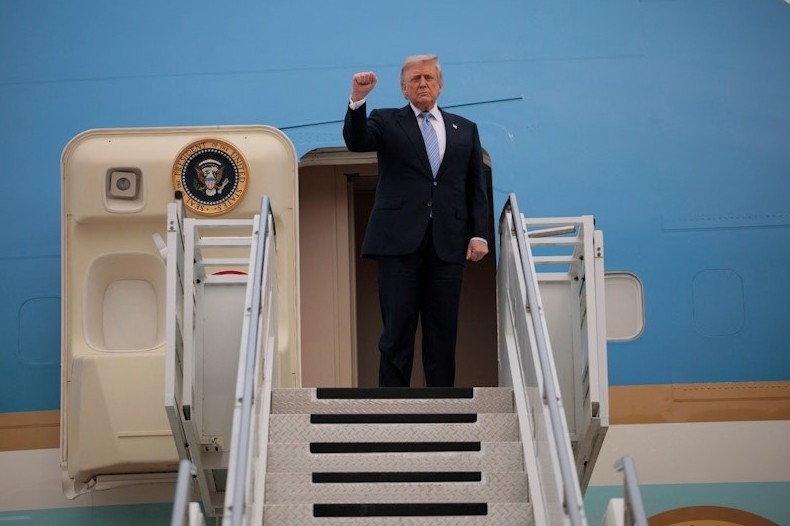 Ông Trump rời Bắc Kinh, kết thúc chuyến thăm Trung Quốc
