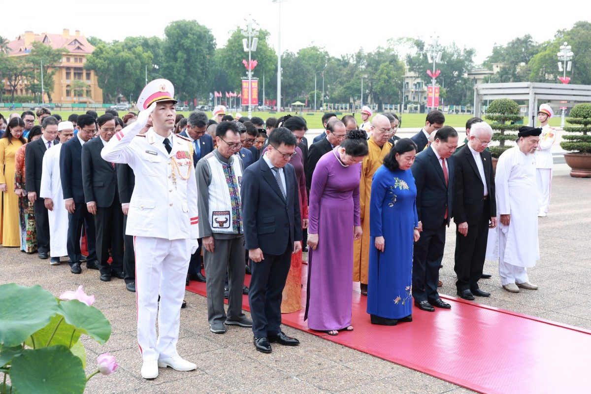 Lãnh đạo Đảng, Nhà nước vào Lăng viếng Chủ tịch Hồ Chí Minh