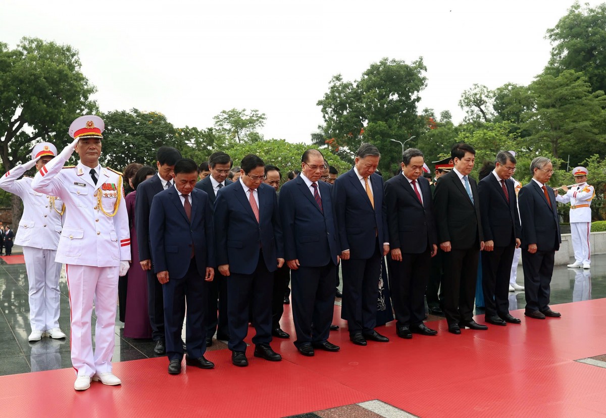 Lãnh đạo Đảng, Nhà nước vào Lăng viếng Chủ tịch Hồ Chí Minh