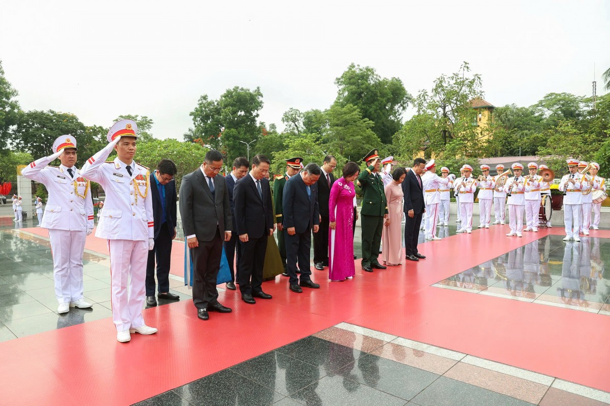 Lãnh đạo Đảng, Nhà nước vào Lăng viếng Chủ tịch Hồ Chí Minh