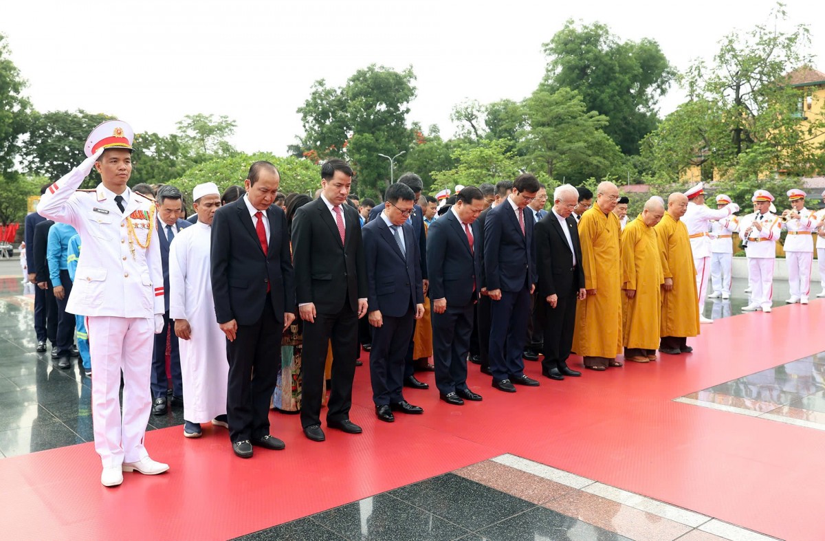 Lãnh đạo Đảng, Nhà nước vào Lăng viếng Chủ tịch Hồ Chí Minh