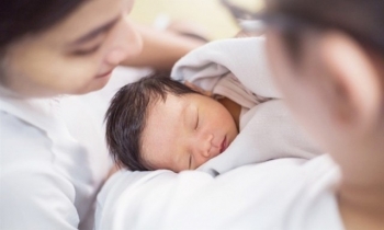 Phụ nữ sinh đủ 2 con trước 35 tuổi được hỗ trợ tối thiểu 2 triệu đồng