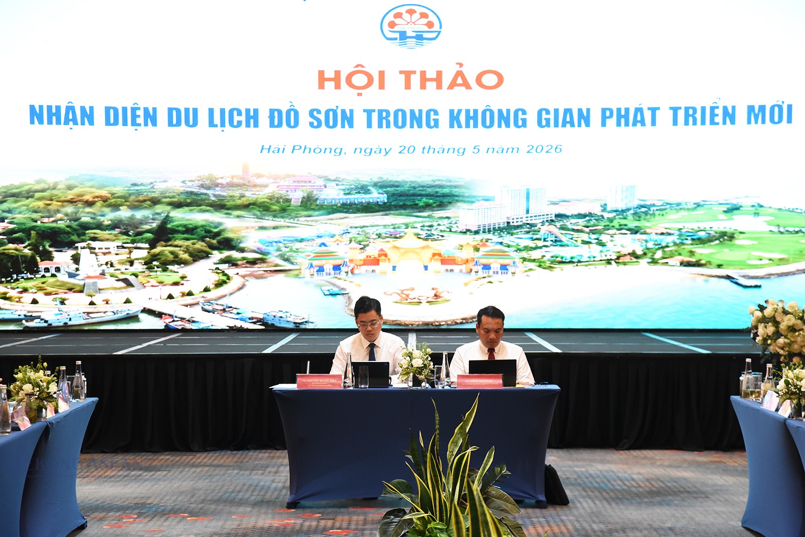 Phó Giám đốc Sở Văn hóa, Thể thao và Du lịch Hải Phòng Phó Giám đốc Sở Văn hóa, Thể thao và Du lịch Hải Phòng và Chủ tịch UBND phường Đồ Sơn Nguyễn Quang Diện chủ trì hội thảo. Ảnh: Mekong ASEAN.