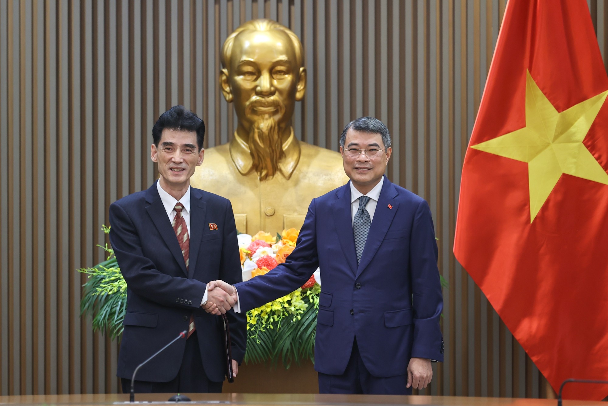 Thủ tướng Lê Minh Hưng tiếp Đại sứ Triều Tiên tại Việt Nam