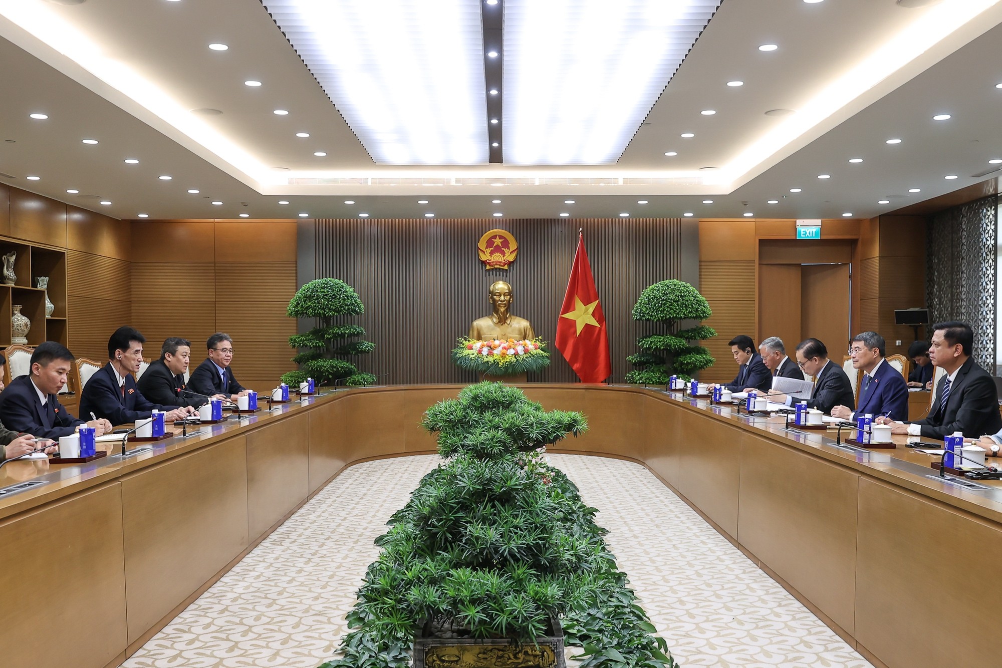 Thủ tướng Lê Minh Hưng tiếp Đại sứ Triều Tiên tại Việt Nam