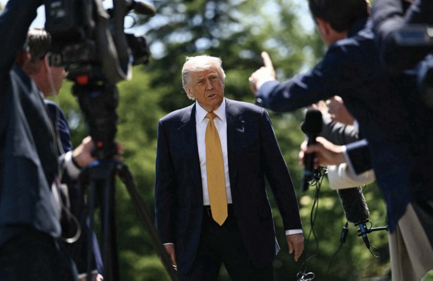 Ông Trump bỏ dự đám cưới con trai vì bận 'việc chính phủ'