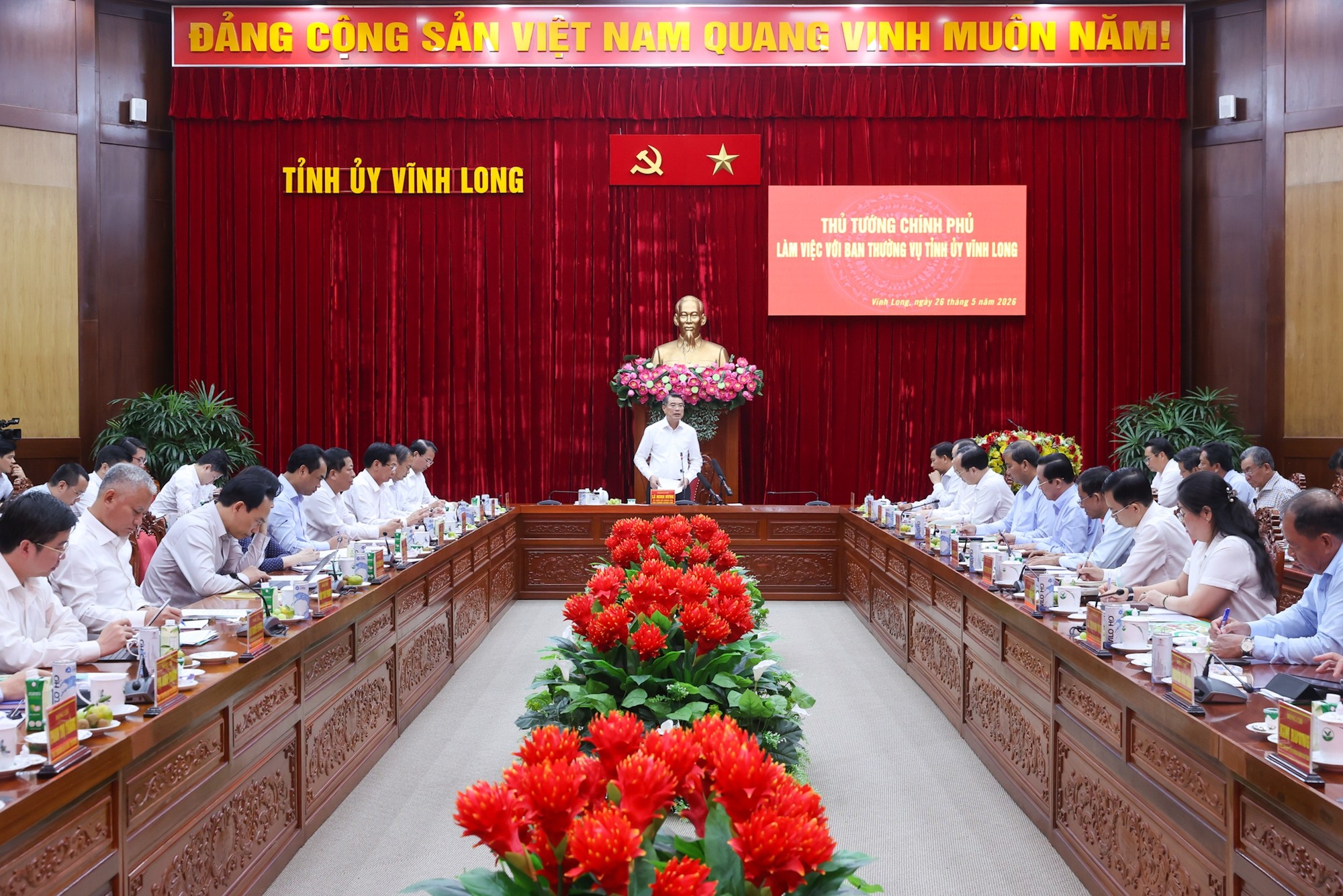 Thủ tướng Lê Minh Hưng chủ trì cuộc làm việc với Ban Thường vụ Tỉnh ủy Vĩnh Long. Ảnh: VGP.