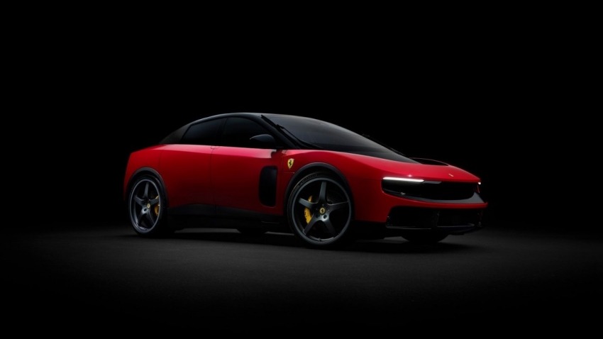 Cổ phiếu của Ferrari lao dốc sau khi ra mắt siêu xe điện
