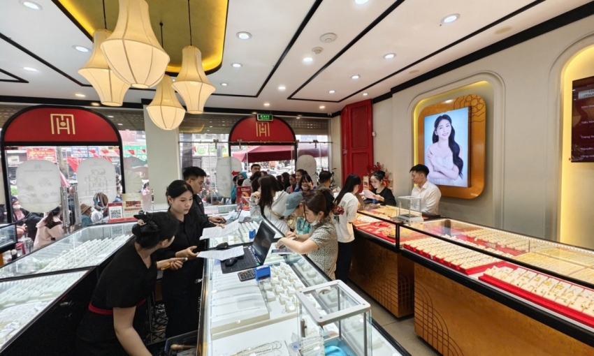 Giá vàng rời khỏi mốc 160 triệu đồng/lượng bán ra