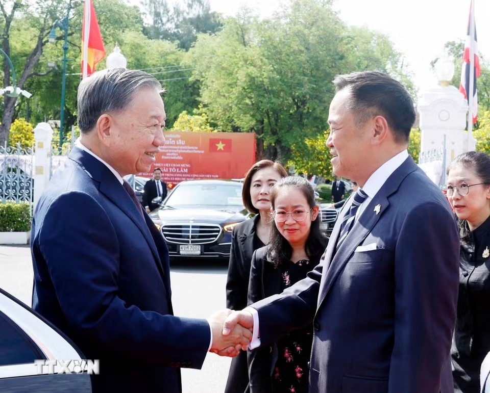 Thủ tướng Thái Lan Anutin Charnvirakul đón Tổng Bí thư, Chủ tịch nước Tô Lâm - Ảnh: TTXVN