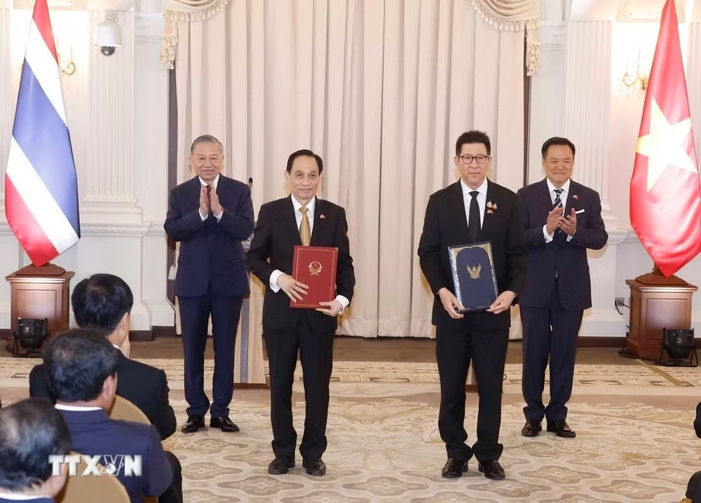 Việt Nam - Thái Lan trao văn kiện Chương trình hành động triển khai quan hệ Đối tác Chiến lược toàn diện Việt Nam-Thái Lan giai đoạn 2026-2031. 