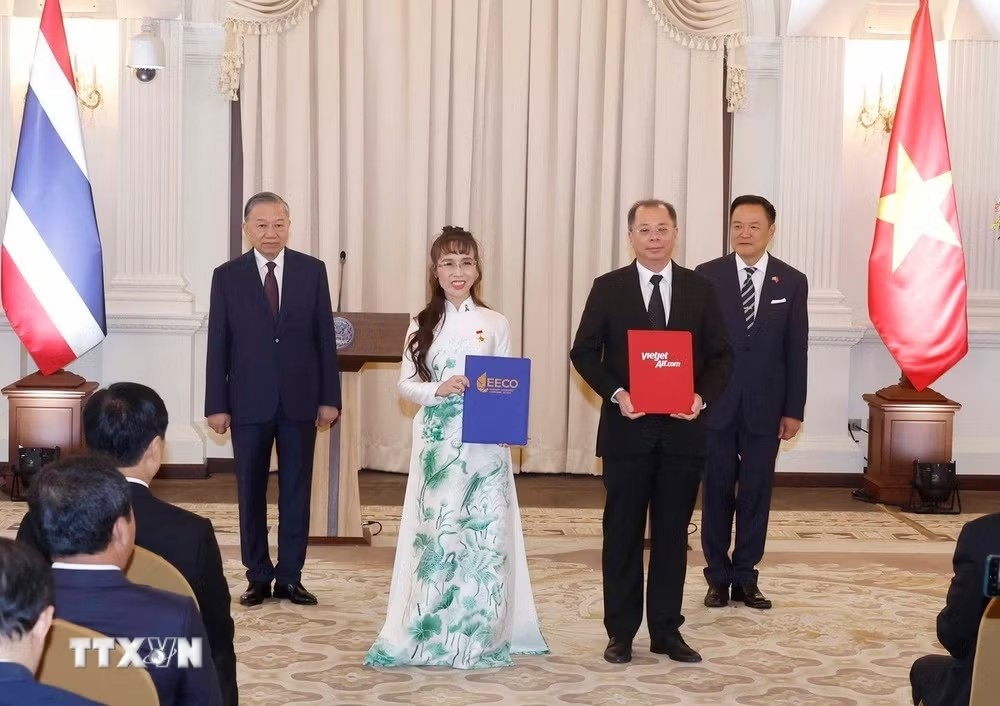 Tổng Bí thư, Chủ tịch nước Tô Lâm và Thủ tướng Thái Lan Anutin Charnvirakul chứng kiến trao Biên bản ghi nhớ về hợp tác phát triển Dự án Trung tâm bảo trì, sửa chữa, vận hành giữa hãng hãng không VietjetAir của Việt Nam với Cơ quan Hành lang kinh tế phía Đông (Thái Lan).
