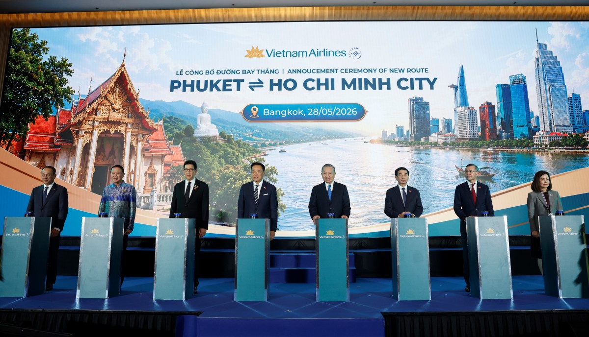 rong khuôn khổ Diễn đàn doanh nghiệp Việt Nam - Thái Lan nhân chuyến thăm chính thức tới Thái Lan của Tổng Bí thư, Chủ tịch nước Tô Lâm, Vietnam Airlines đã công bố khai trương đường bay thẳng TP.HCM - Phuket, đồng thời trao các biên bản ghi nhớ hợp tác v