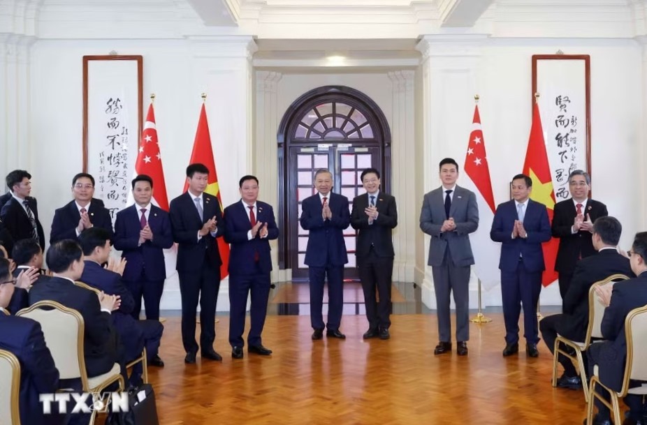 Tổng Bí thư, Chủ tịch nước Tô Lâm và Thủ tướng Singapore Lawrence Wong chứng kiến lễ ký kết hợp tác giữa hai nước trong nhiều lĩnh vực. Ảnh: TTXVN.