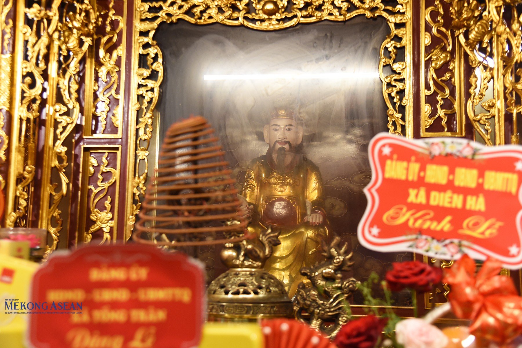 Tượng lưỡng quốc trạng nguyên Tống Trân bên trong hậu cung ngôi đền. Ảnh: Mekong ASEAN.