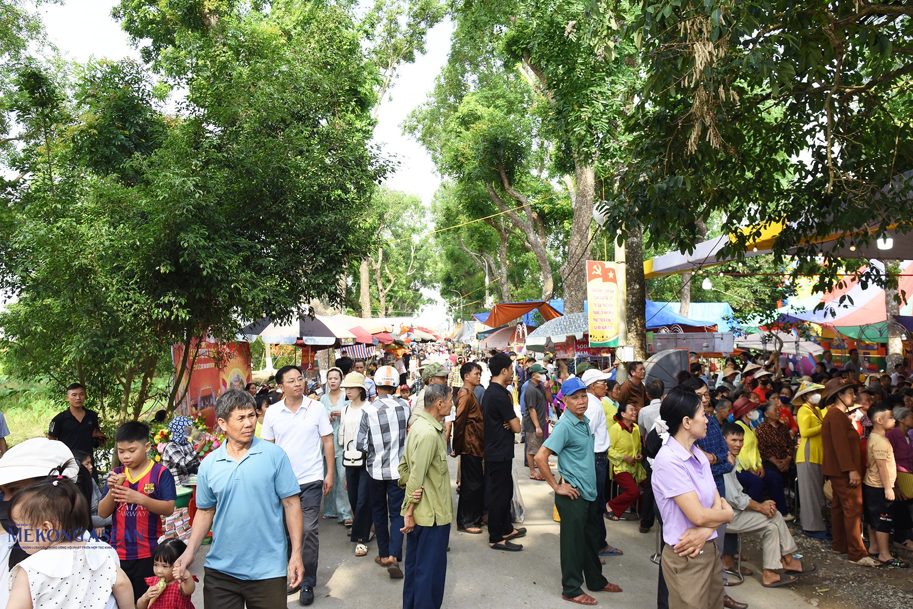 Dòng người nô nức về trẩy hội. Ảnh: Mekong ASEAN.