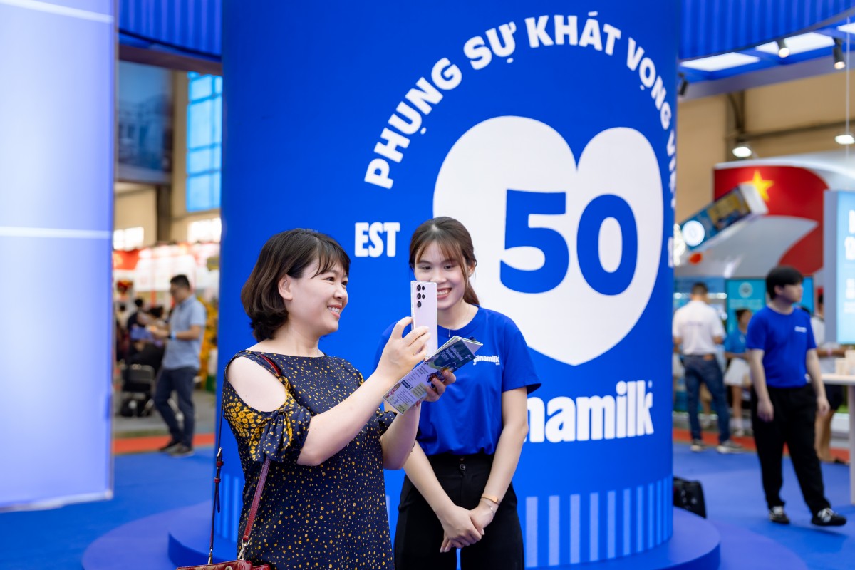 Gian hàng Vinamilk thu hút đông đảo khách tham quan tại triển lãm sữa 2026 Gian hàng Vinamilk thu hút đông đảo khách tham quan tại triển lãm sữa 2026