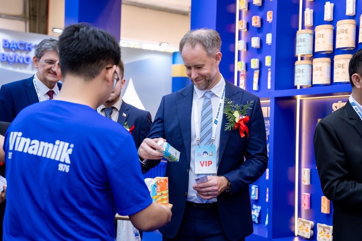 Gian hàng Vinamilk thu hút đông đảo khách tham quan tại triển lãm sữa 2026 Gian hàng Vinamilk thu hút đông đảo khách tham quan tại triển lãm sữa 2026