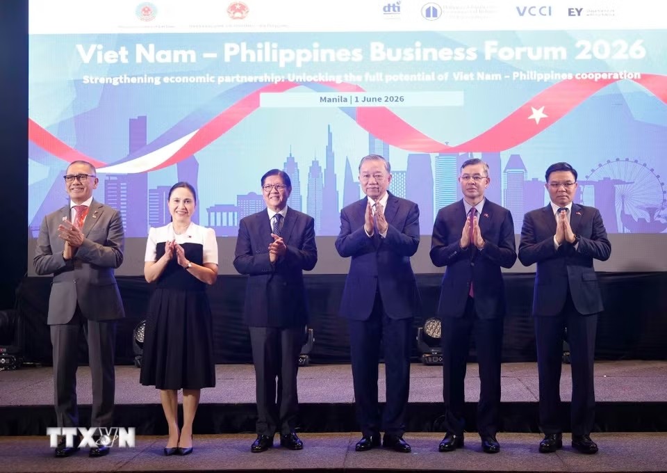 Tổng Bí thư, Chủ tịch nước Tô Lâm và Tổng thống Philippines Ferdinand Romualdez Marcos Jr. cùng các đại biểu dự Diễn đàn Doanh nghiệp Việt Nam-Philippines - Ảnh: TTXVN