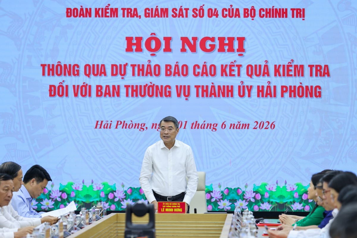 Thủ tướng Chính phủ Lê Minh Hưng, Trưởng đoàn Kiểm tra, giám sát số 4 của Bộ Chính trị chủ trì Hội nghị thông qua dự thảo Báo cáo kết quả kiểm tra, giám sát (đợt 2) của Bộ Chính trị, Ban Bí thư đối với Ban Thường vụ Thành ủy Hải Phòng - Ảnh: VGP
