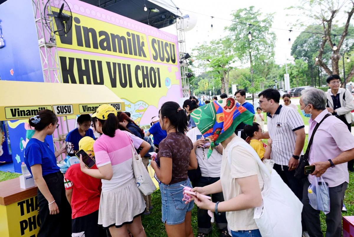 Vinamilk cùng trẻ em tận hưởng ngày hội mùa hè tại Phú Mỹ Hưng