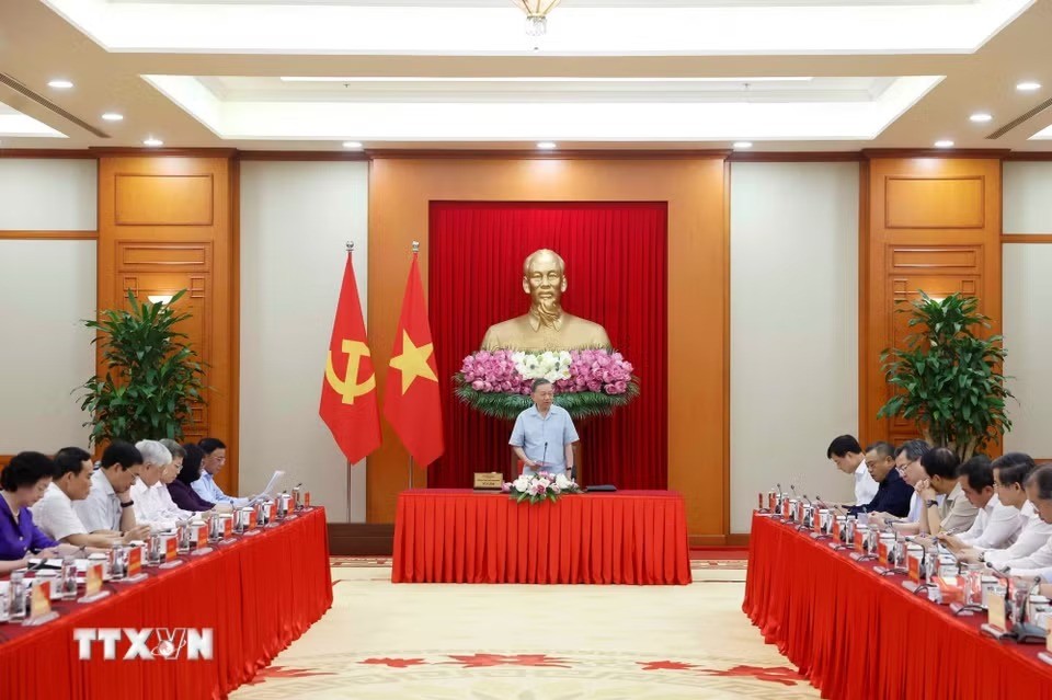 'Hướng tới bộ máy mạnh hơn, phục vụ nhân dân tốt hơn'