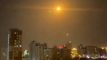 Iran bắn tên lửa vào Bahrain, Kuwait; Mỹ không kích đáp trả