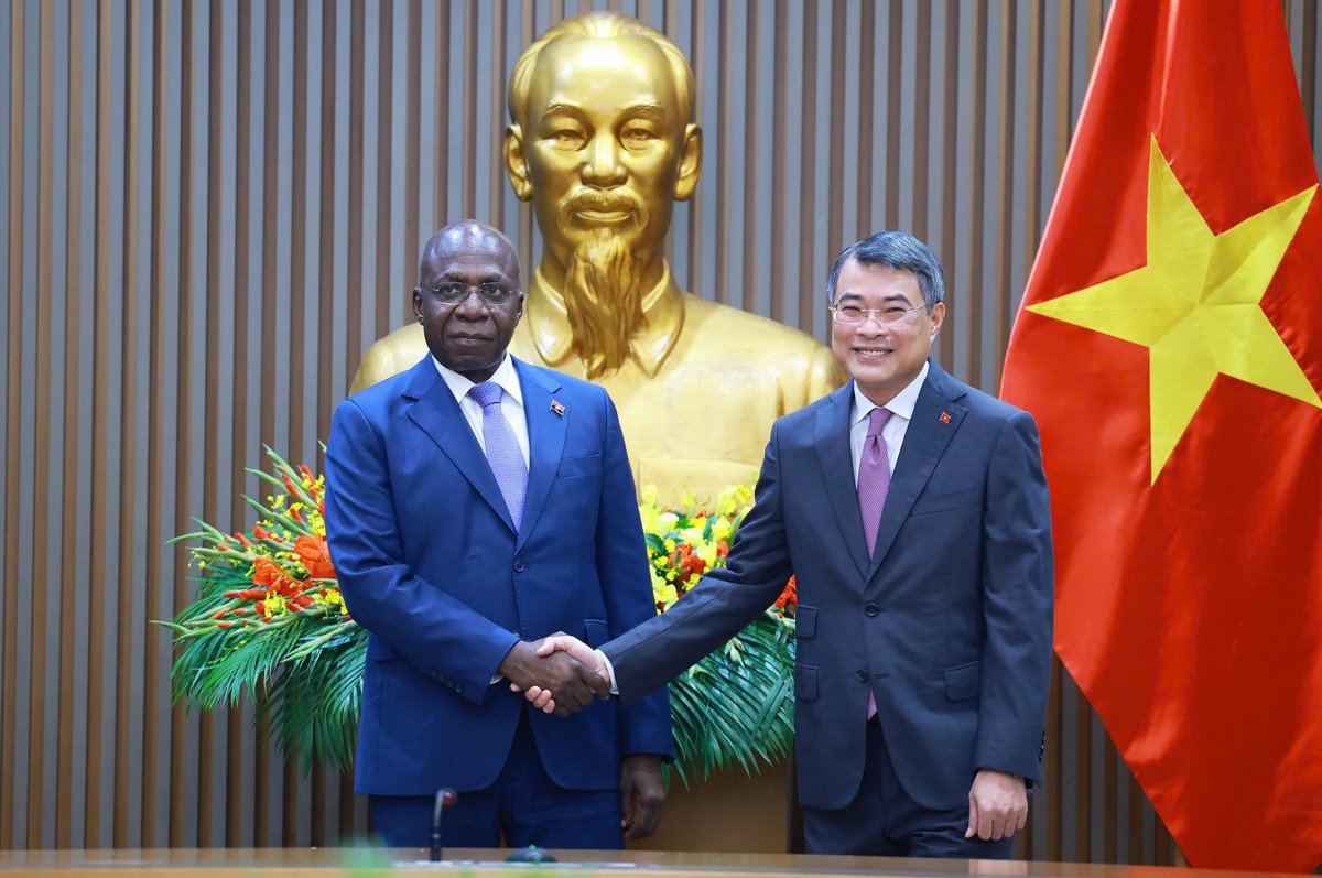 Thủ tướng Chính phủ Lê Minh Hưng tiếp Bộ trưởng Bộ Ngoại giao Cộng hòa Angola Téte António. Ảnh: VGP.