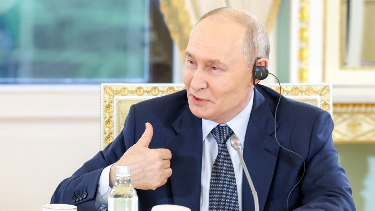 Tổng thống Nga Vladimir Putin trả lời câu hỏi của đại diện các hãng thông tấn quốc tế tại St. Petersburg, Nga, ngày 4/6/2026. Ảnh: Sputnik